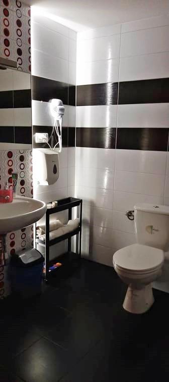 Jopi Hostel Katowice Centrum Экстерьер фото