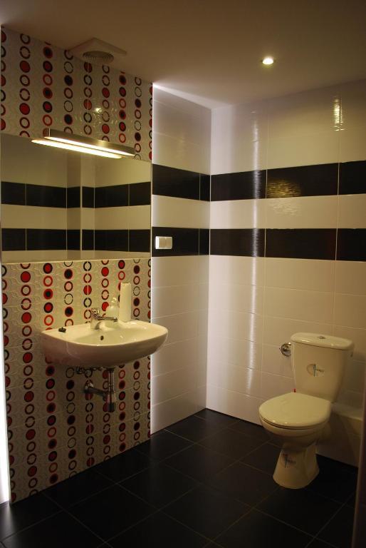 Jopi Hostel Katowice Centrum Экстерьер фото